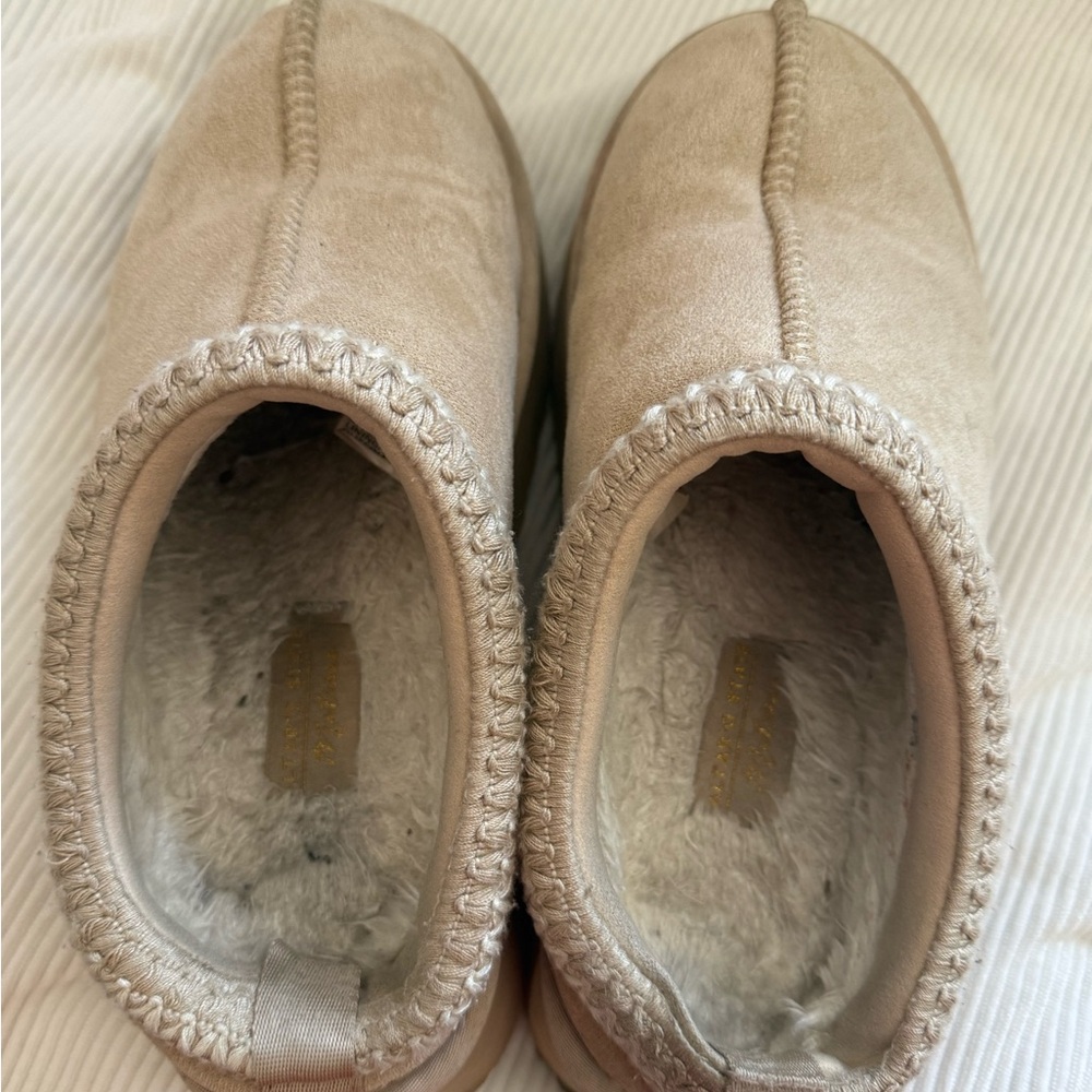 Altar’s state platform slippers